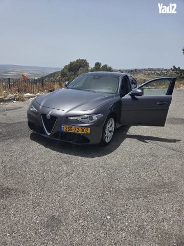 מודעת רכב אלפא רומיאו ג'וליה