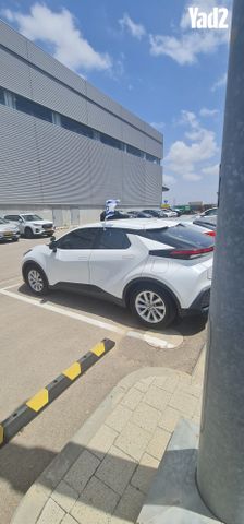 מודעת רכב טויוטה C-HR