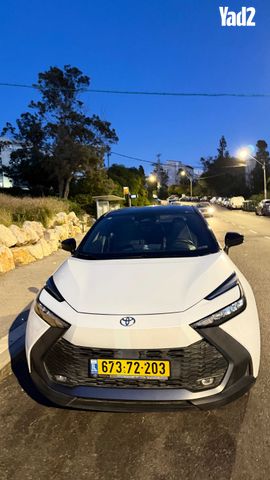מודעת רכב טויוטה C-HR