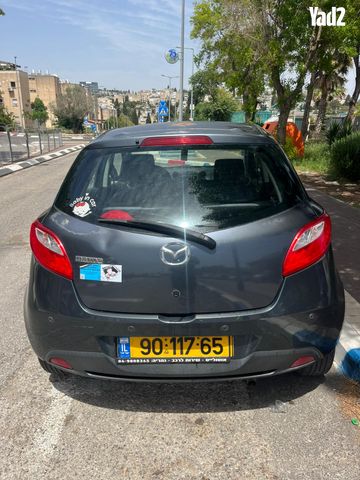 מודעת רכב מאזדה 2