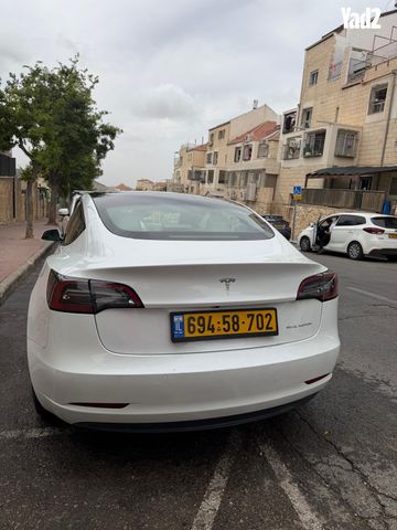 מודעת רכב טסלה מודל 3