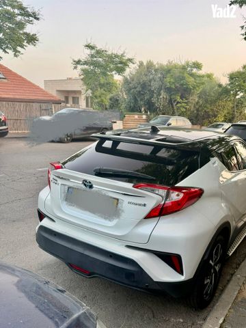 מודעת רכב טויוטה C-HR