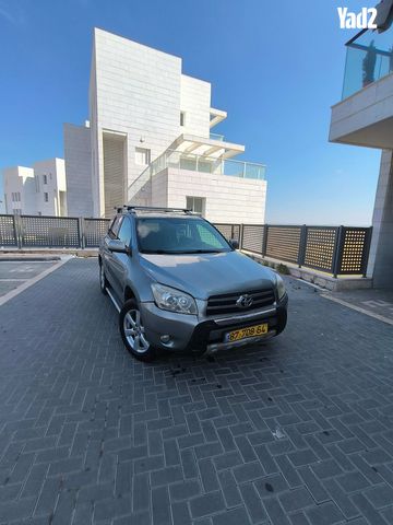 מודעת רכב טויוטה RAV4