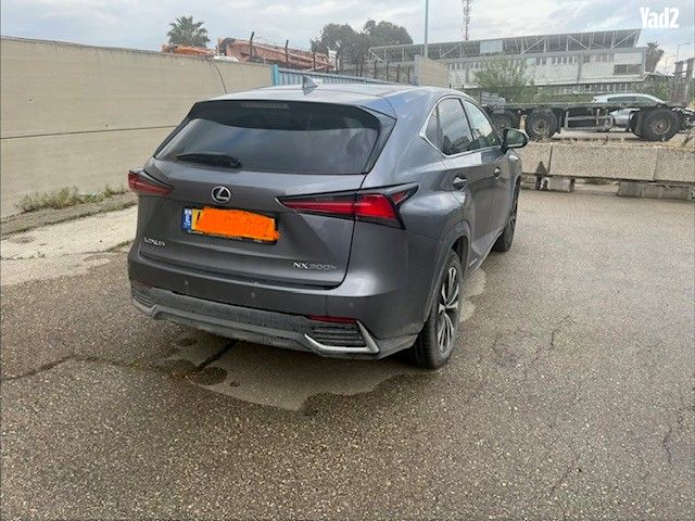 מודעת רכב לקסוס NX