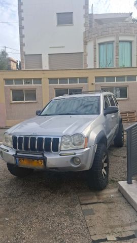 מודעת רכב ג'יפ גרנד צ'ירוקי