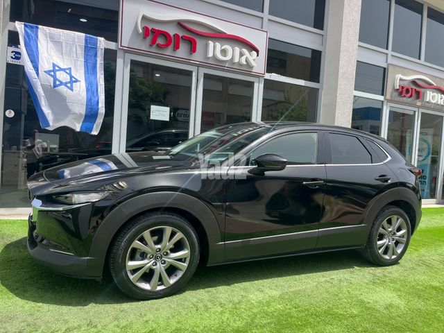 מודעת רכב מאזדה CX-30