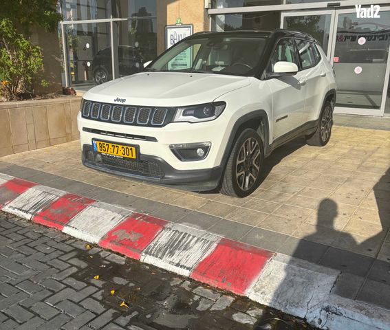מודעת רכב ג'יפ קומפאס