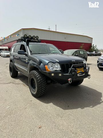 מודעת רכב ג'יפ גרנד צ'ירוקי