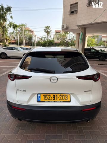 מודעת רכב מאזדה CX-30