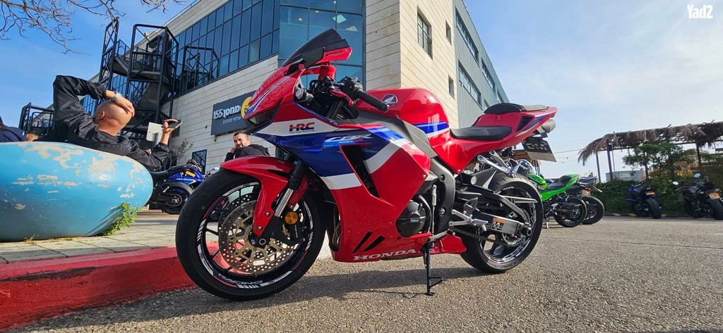 מודעת רכב הונדה CBR600RR
