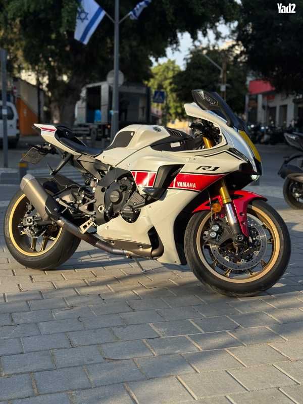 מודעת רכב ימאהה YZF-R1