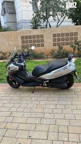 מודעת רכב קימקו דאון-טאון 350