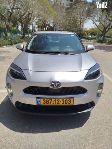 מודעת רכב טויוטה יאריס קרוס