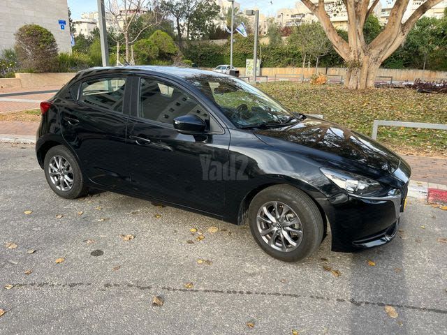 מודעת רכב מאזדה 2