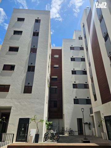 שדרות ירושלים 48