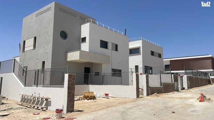 איילת השחר 2