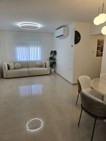 ארמון הנציב, תלפיות מזרח