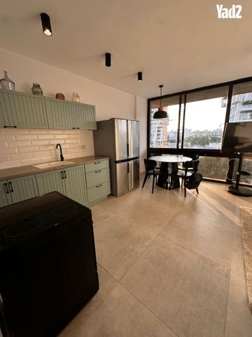 ה' באייר 30