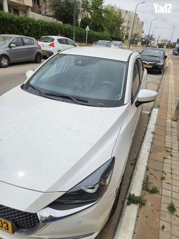 מודעת רכב מאזדה 2