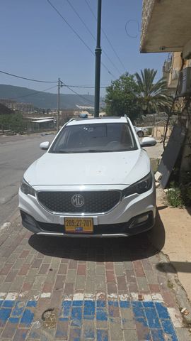 מודעת רכב אם ג'י ZS