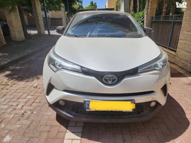 מודעת רכב טויוטה C-HR