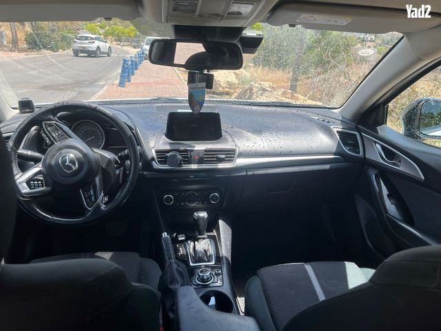 מודעת רכב מאזדה 3