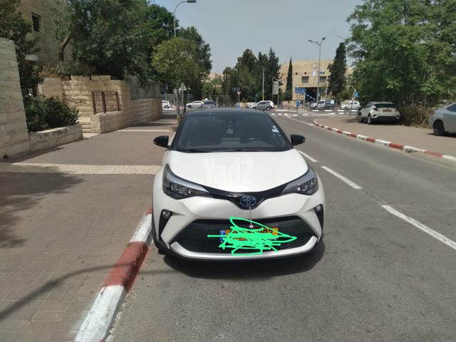 מודעת רכב טויוטה C-HR