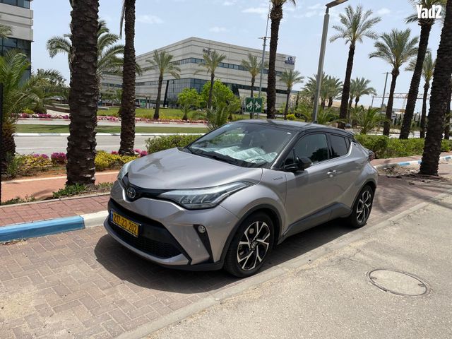 מודעת רכב טויוטה C-HR
