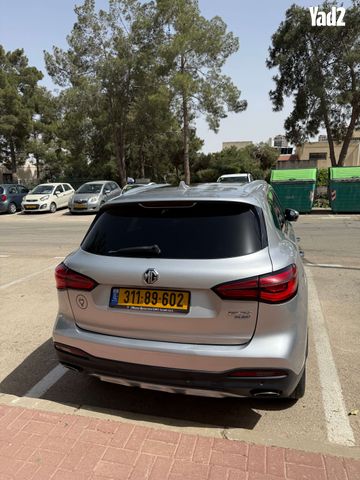 מודעת רכב אם ג'י EHS PHEV