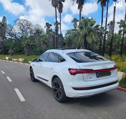 מודעת רכב אאודי E-tron