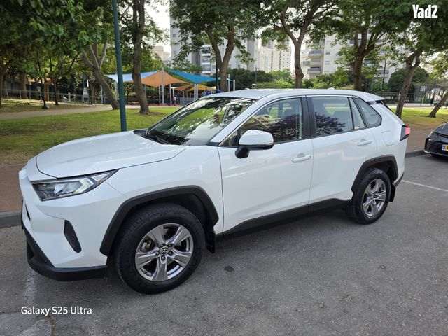 מודעת רכב טויוטה RAV4
