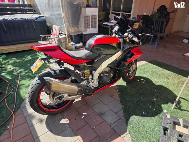 מודעת רכב אפריליה RSV4R