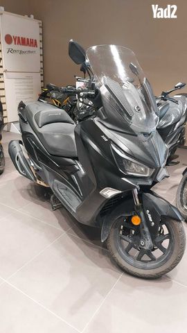 מודעת רכב סאן יאנג ג'וי-מקס Z-300