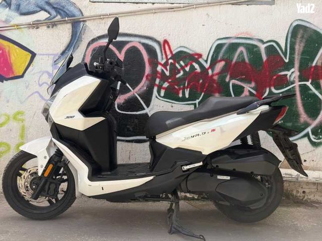 מודעת רכב סאן יאנג ג'וירייד 300 16