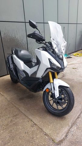 מודעת רכב סאן יאנג ADX400