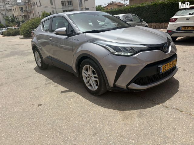 מודעת רכב טויוטה C-HR