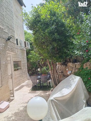 מבוא הזית 8