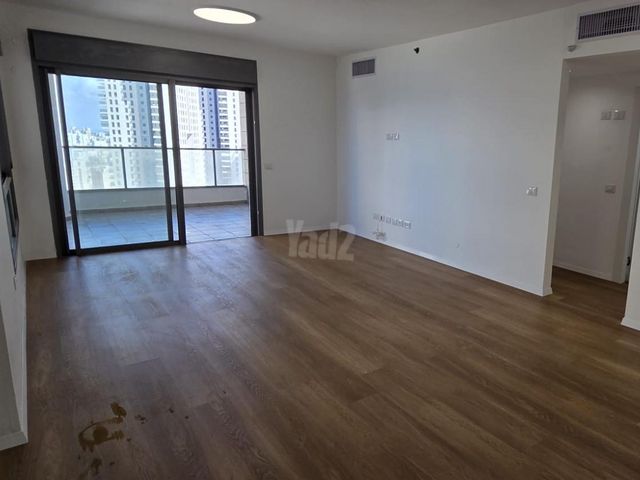 תמונה 4 של דירת 5 חדרים להשכרה בנתניה