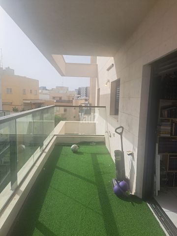 התשעים ושלוש 