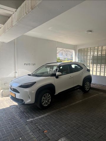 מודעת רכב טויוטה יאריס קרוס