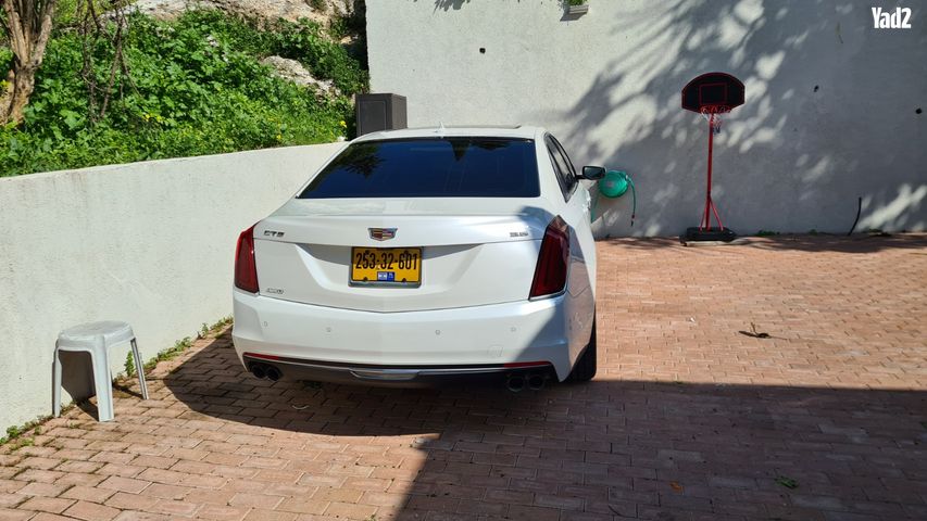 מודעת רכב קאדילק CT6