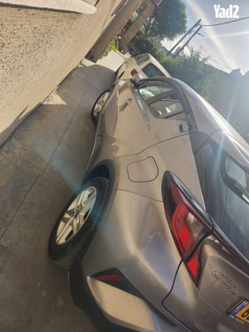 מודעת רכב טויוטה C-HR