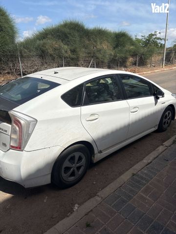 מודעת רכב טויוטה פריוס