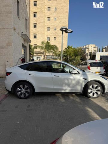 מודעת רכב טסלה מודל Y