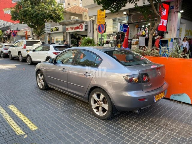 מודעת רכב מאזדה 3