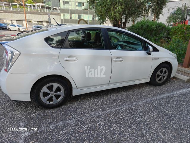 מודעת רכב טויוטה פריוס