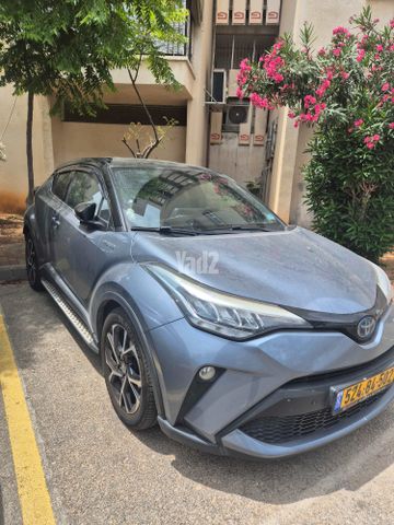 מודעת רכב טויוטה C-HR