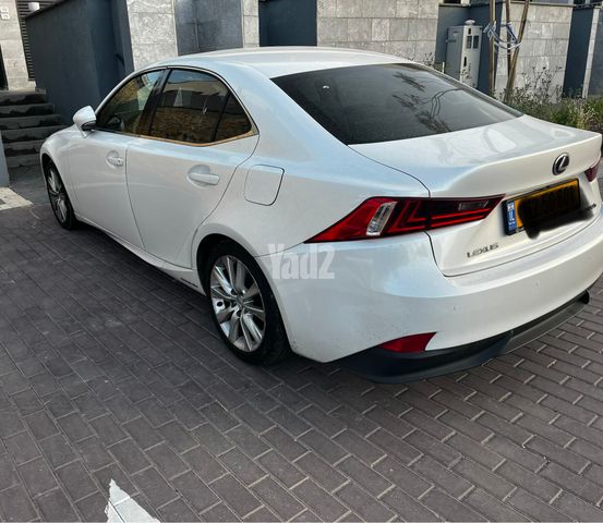 מודעת רכב לקסוס IS