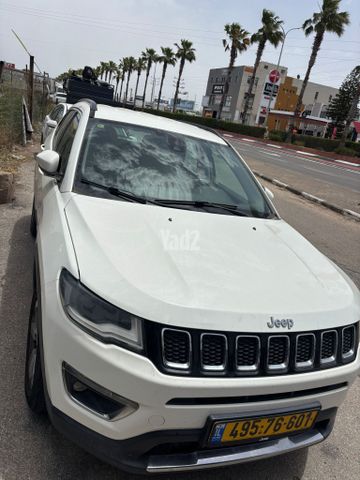 מודעת רכב ג'יפ קומפאס