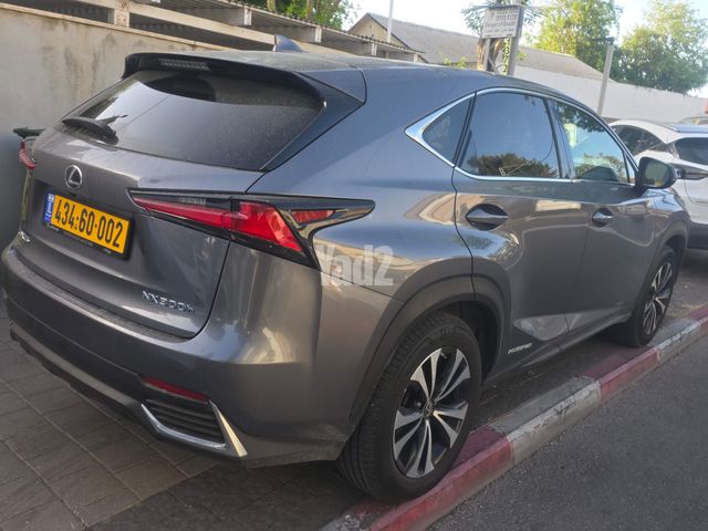 מודעת רכב לקסוס NX 3